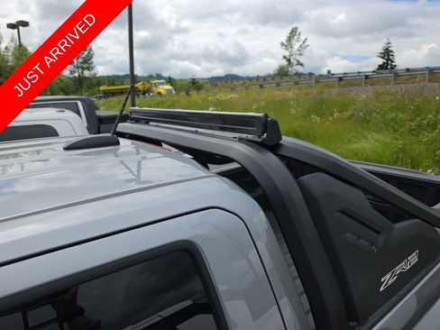 Used 2025 Chevrolet Colorado ZR2 w/ Midnight Edition AWD/4WD image 6