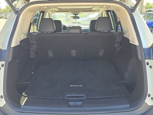 Certified 2023 Nissan Rogue SV w/ SV Premium B Package FWD image 10