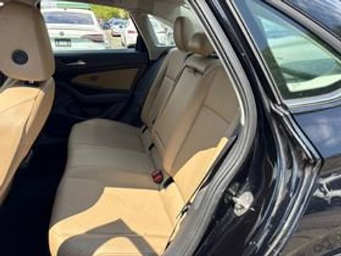 Used 2019 Volkswagen Jetta SE w/ Cold Weather Package FWD image 10