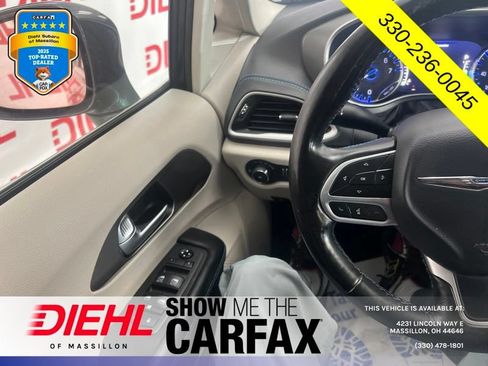Used 2021 Chrysler Pacifica Touring w/ Cold Weather Group FWD image 26