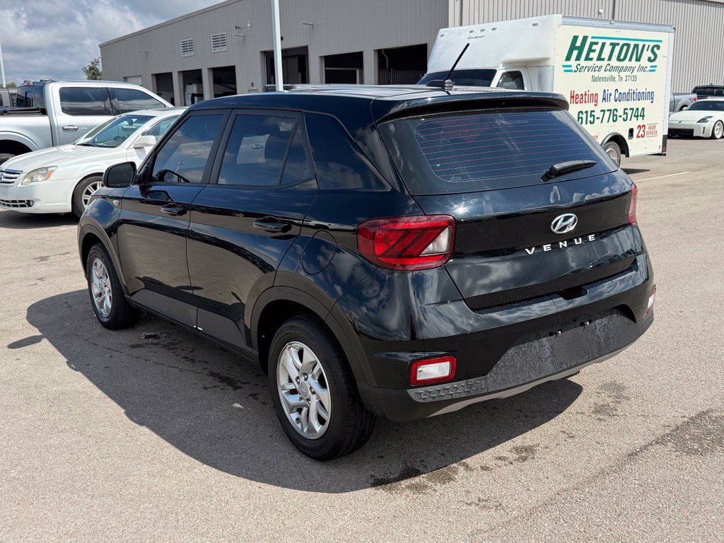 Used 2025 Hyundai Venue SE FWD image 21
