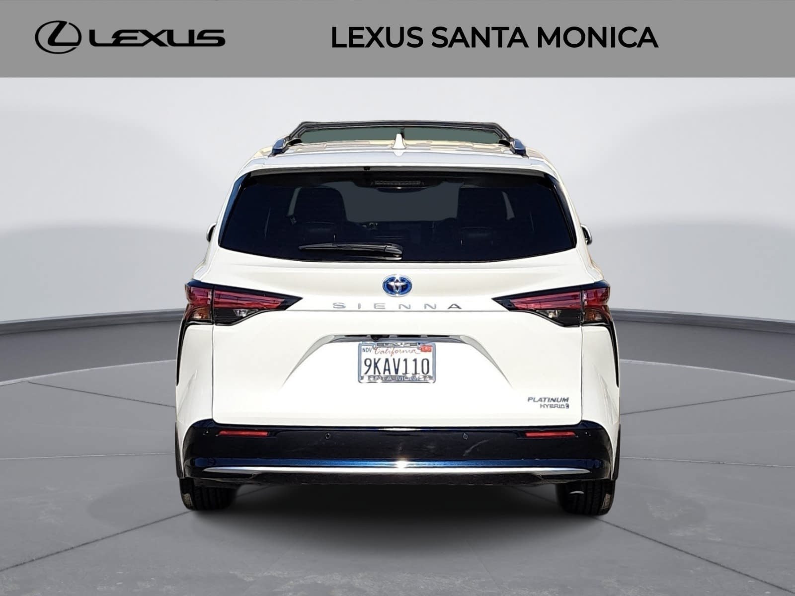 Used 2024 Toyota Sienna Platinum FWD image 6