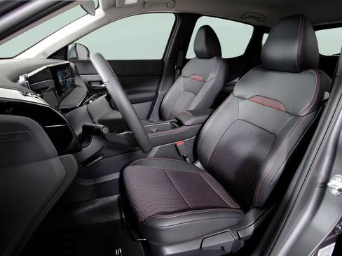 Used 2025 Nissan Kicks SR image 10