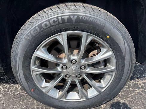 Used 2022 Jeep Cherokee Latitude Lux FWD image 29