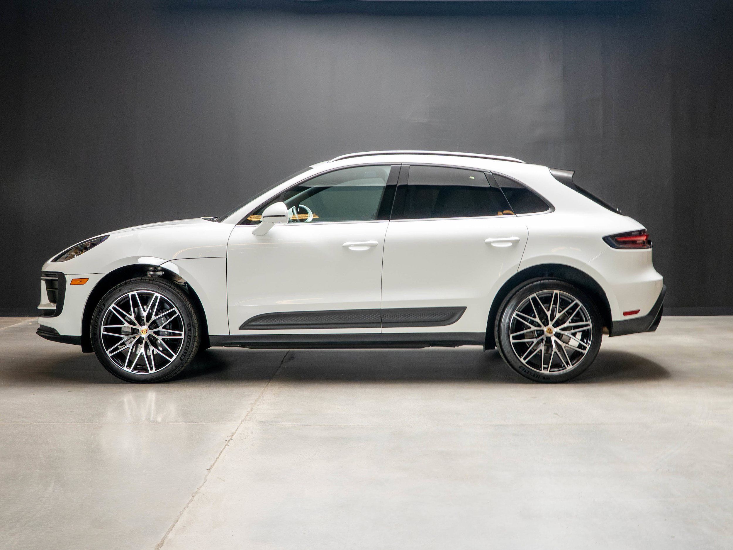 Certified 2026 Porsche Macan AWD/4WD image 2