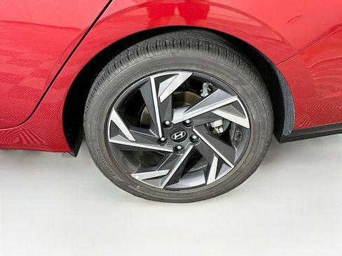 Used 2025 Hyundai Elantra SEL FWD image 11