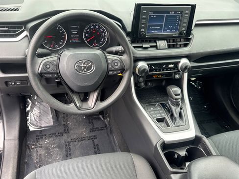Used 2021 Toyota RAV4 LE image 10