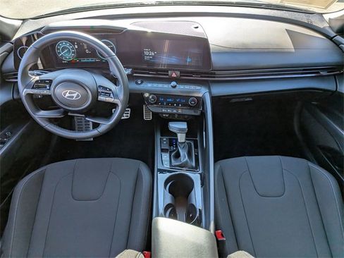Used 2025 Hyundai Elantra SEL image 30