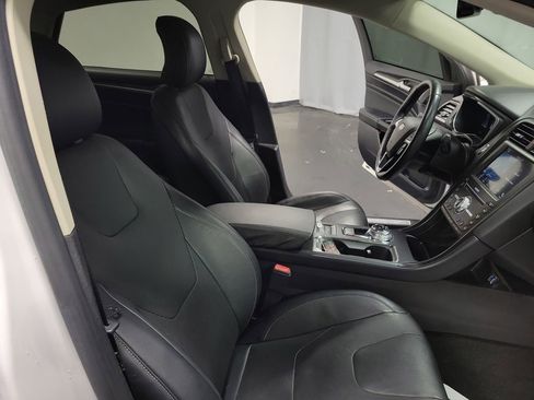 Used 2019 Ford Fusion Titanium image 22