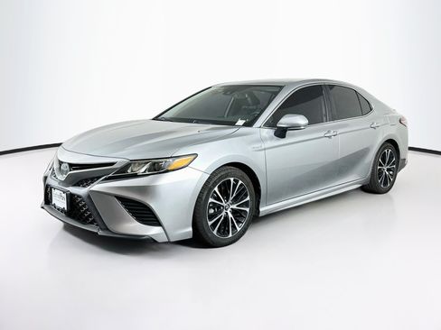 Used 2019 Toyota Camry SE w/ Audio Package FWD image 3
