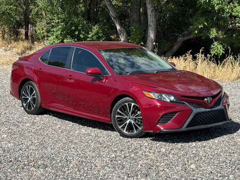 Used 2018 Toyota Camry SE w/ Protection Package (Q2) FWD image 2