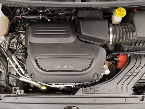 Used 2023 Chrysler Pacifica Touring-L FWD image 30