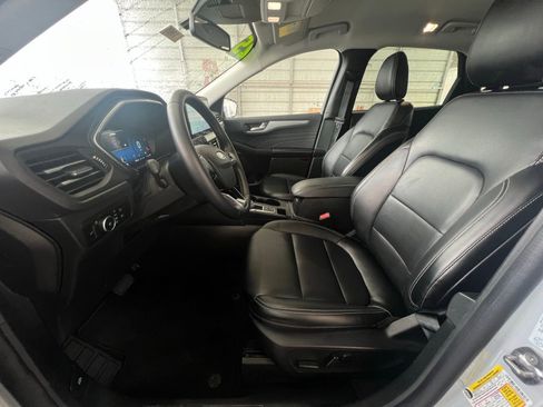 Used 2025 Ford Escape Platinum image 10