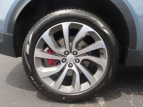 Used 2023 Land Rover Discovery Sport SE image 11