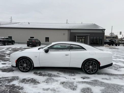 Used 2025 Dodge Charger R/T w/ Plus Group image 4