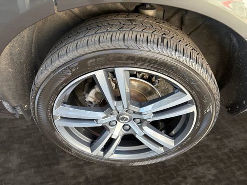 Used 2021 Volvo XC60 T5 Momentum w/ Protection Package AWD/4WD image 38