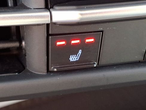Certified 2023 Toyota Sienna XLE AWD/4WD image 27