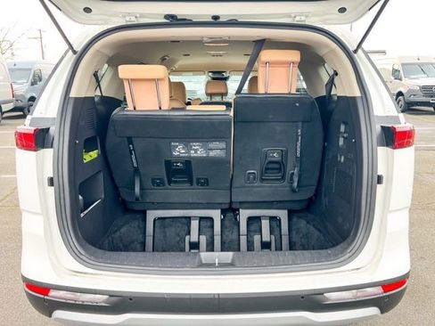 Certified 2024 Kia Carnival LX image 11