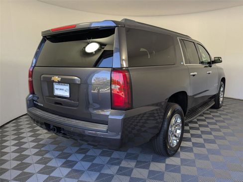 Used 2017 Chevrolet Suburban LT image 22