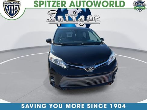 Used 2019 Toyota Sienna XLE w/ XLE Navigation Package AWD/4WD image 3