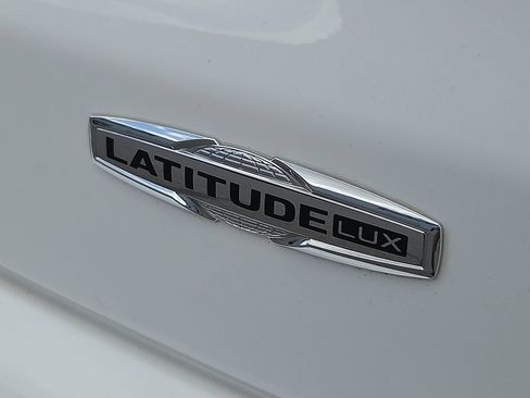 Used 2022 Jeep Compass Latitude AWD/4WD image 8