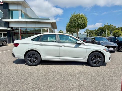 Used 2023 Volkswagen Jetta SE w/ Panoramic Sunroof Package FWD image 8