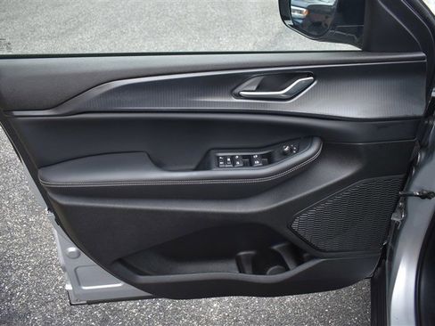 Used 2023 Jeep Grand Cherokee L Laredo image 11