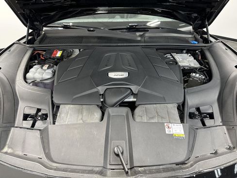 Used 2022 Porsche Cayenne Platinum Edition image 43