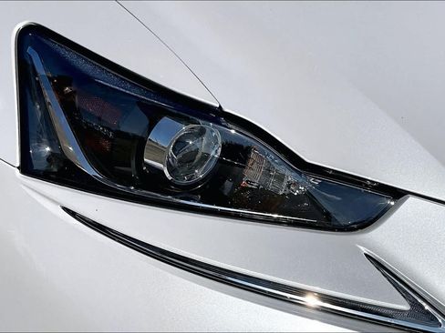 Used 2018 Lexus IS 300 w/ Comfort Package RWD image 25
