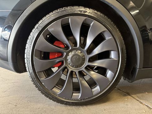 Used 2024 Tesla Model Y Performance AWD/4WD image 30
