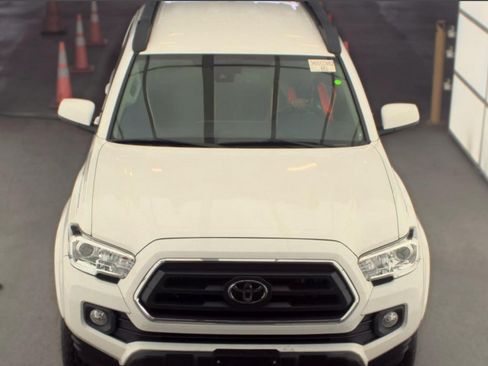 Used 2021 Toyota Tacoma SR5 RWD image 3