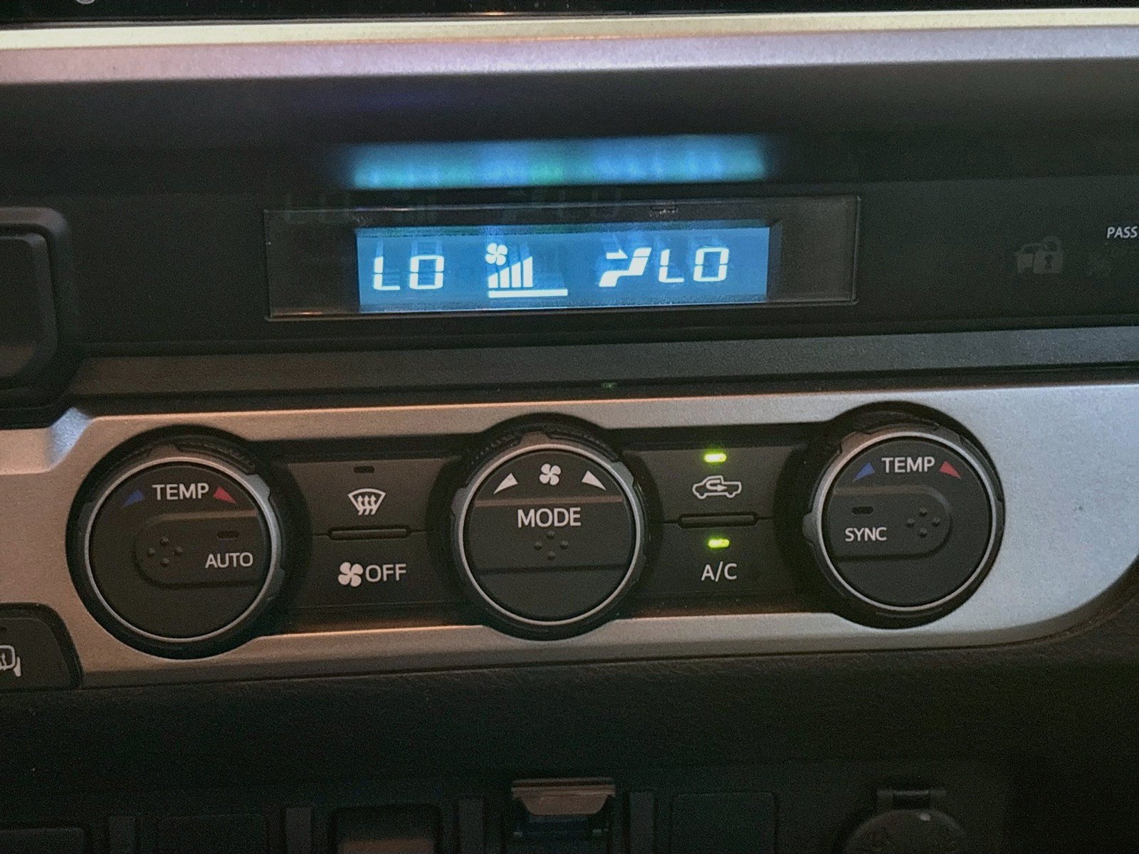 Used 2021 Toyota Tacoma SR5 RWD image 11