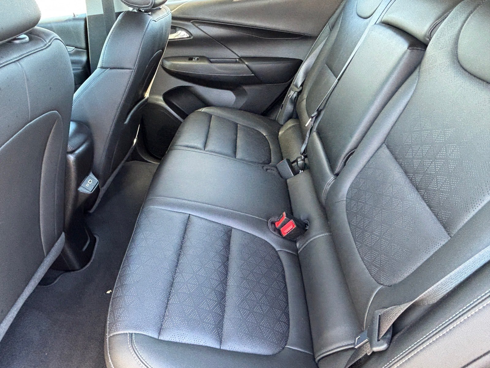 Used 2023 Chevrolet Bolt LT w/ Infotainment Package FWD image 28