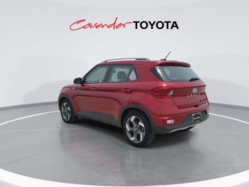 Used 2024 Hyundai Venue SEL FWD image 6
