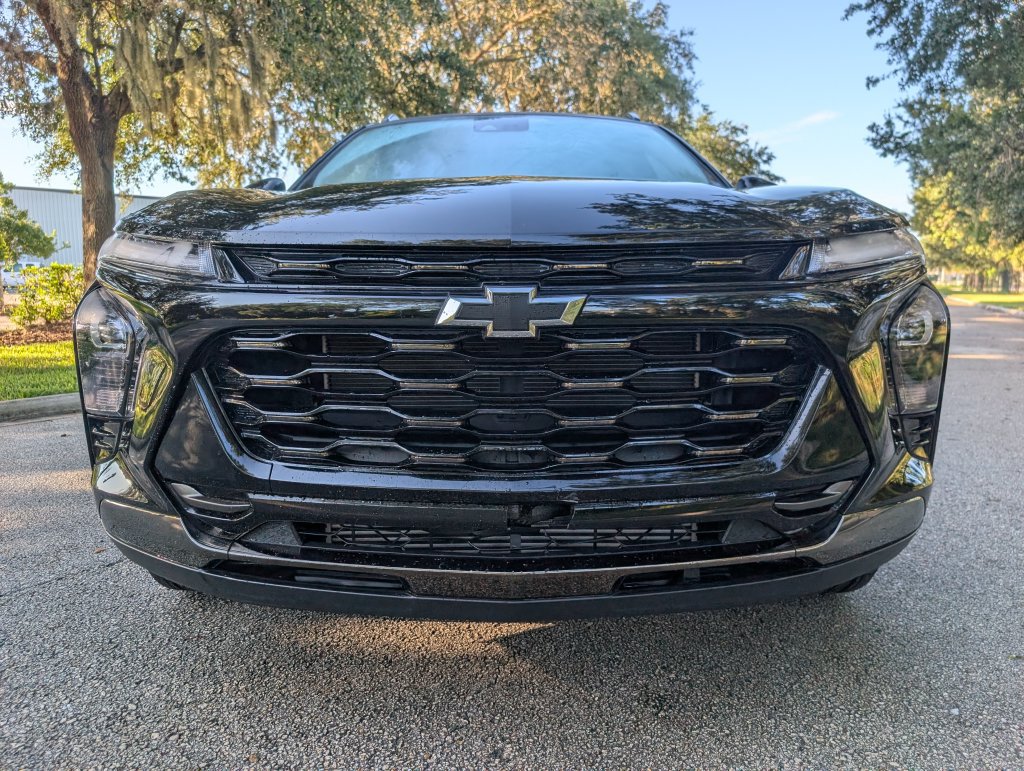 Used 2025 Chevrolet Trax ACTIV w/ Sunroof Package FWD image 2
