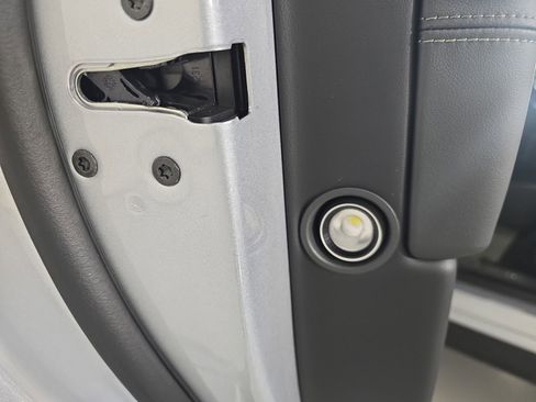 Used 2022 Rivian R1S Launch Edition image 32