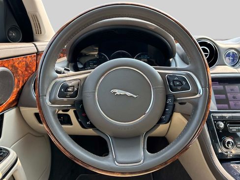 Used 2013 Jaguar XJ RWD image 20