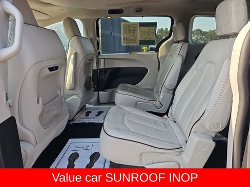 Used 2019 Chrysler Pacifica Limited FWD image 17