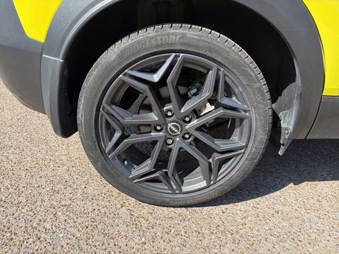 Certified 2025 Nissan Kicks SR image 16