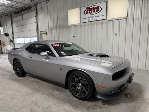 Used 2016 Dodge Challenger R/T Scat Pack RWD image 1