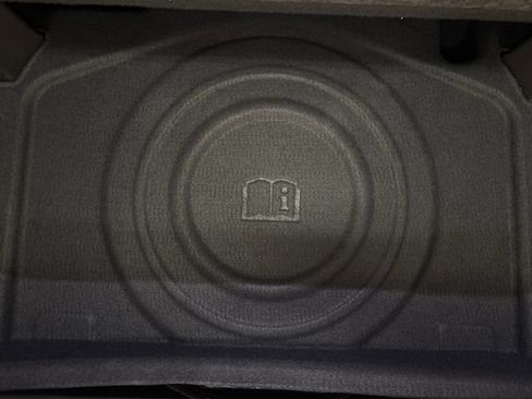 Used 2024 GMC Terrain SLT image 23