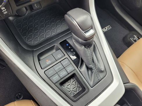 Used 2022 Toyota RAV4 XLE Premium w/ Carpet Mat Package (TMS) image 19