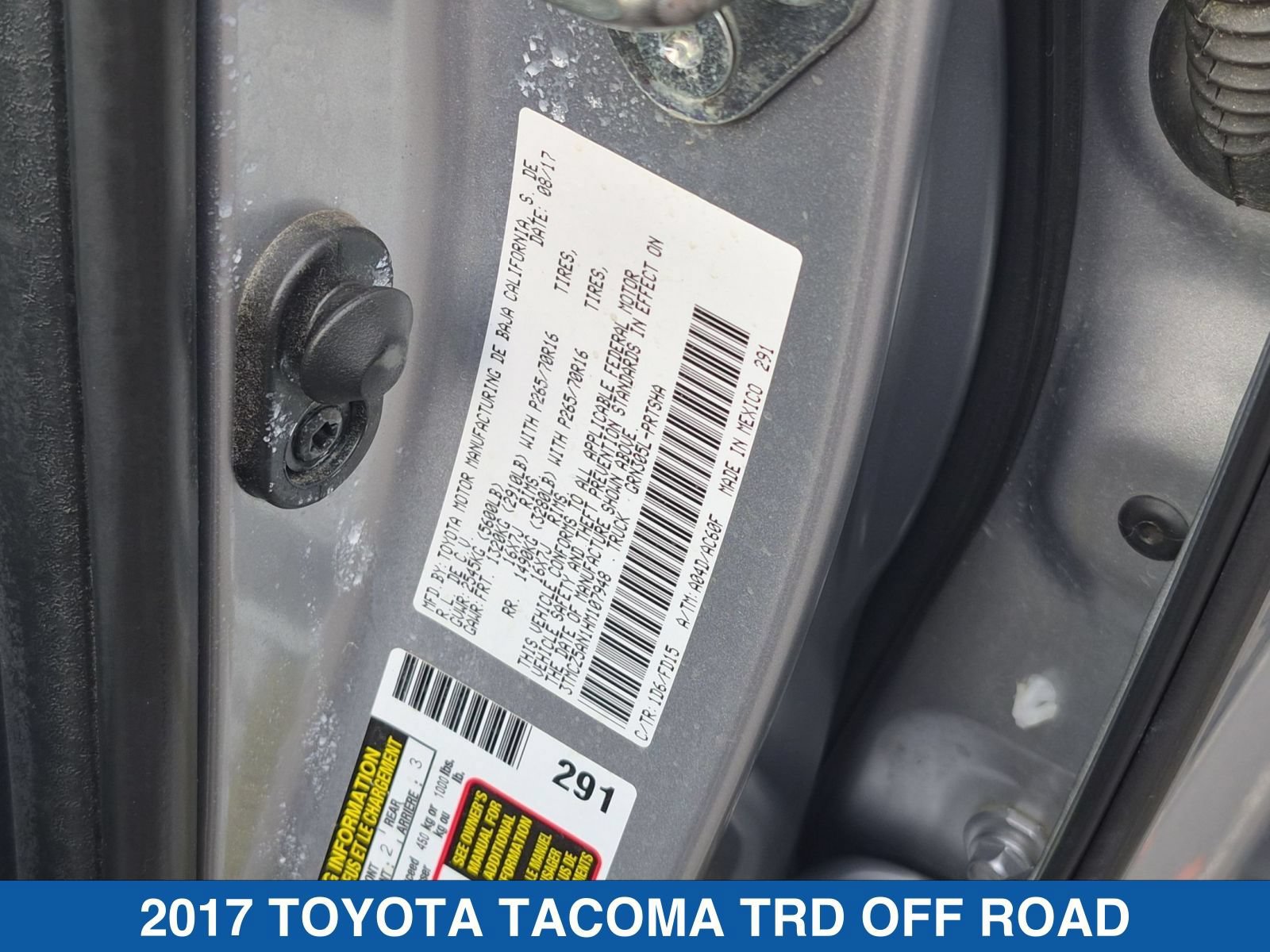 Used 2017 Toyota Tacoma TRD Off-Road AWD/4WD image 38