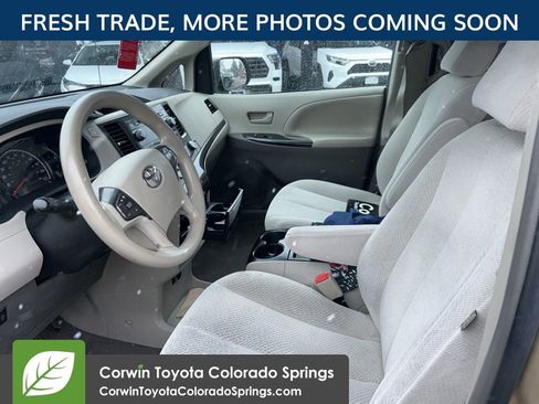 Used 2011 Toyota Sienna LE w/ Towing Pkg FWD image 11