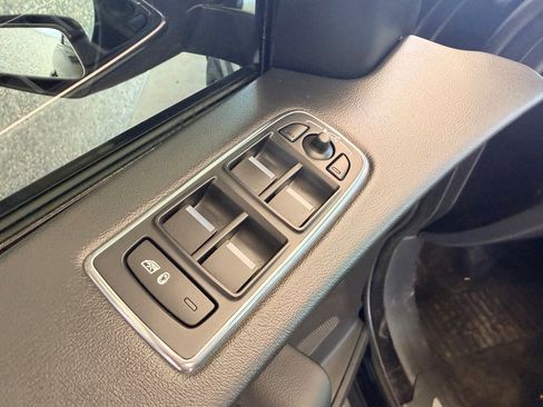 Used 2018 Jaguar F-PACE Premium image 5