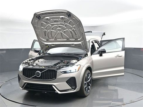 Used 2024 Volvo XC60 B5 Ultimate w/ Protection Package Premier image 54