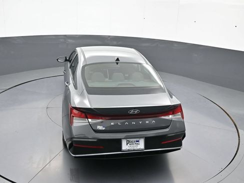 Certified 2025 Hyundai Elantra SE FWD image 38