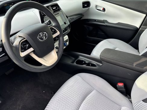Used 2017 Toyota Prius Two image 10