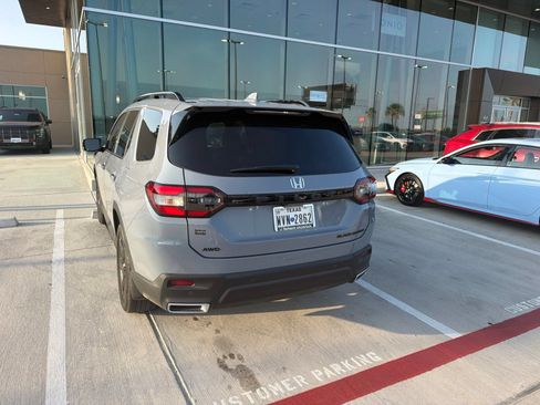 Used 2025 Honda Pilot Black Edition image 8