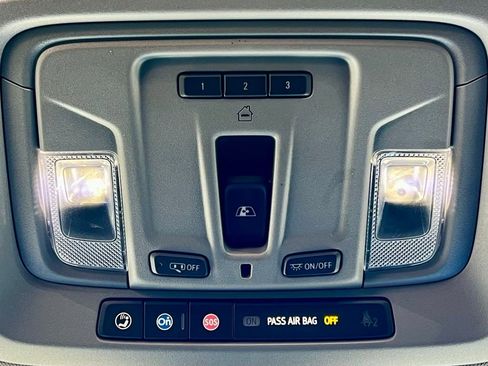 Used 2024 GMC Sierra 1500 SLT w/ SLT Convenience Package image 32